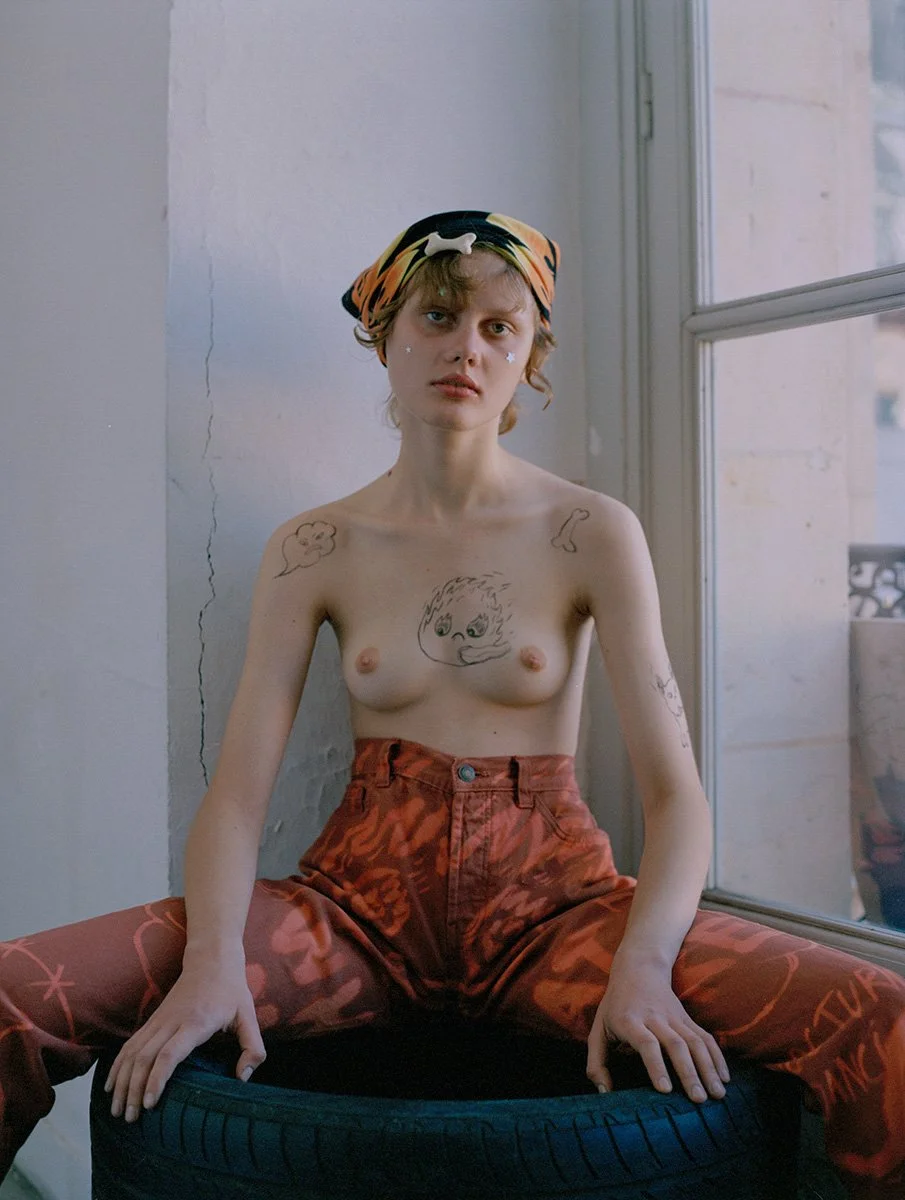 Zinaning yalangoch kokraklari